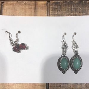 Pair of 2 fashion earrings. Great condition